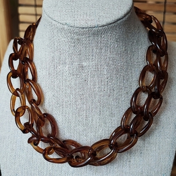 Talbot's Talbots Long Oval Yellowish Swirl Cream Lucite Gold Tone Link Necklace - Picture 13 of 14